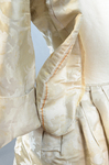 Robe à l’anglaise, ivory silk damask, c. 1750-1770, detail of bodice robing